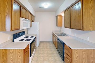 Wichita townhouse for rent - Ridgeport Apartments and Townhomes