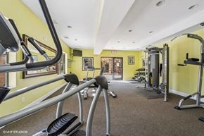Cincinnati townhouse for rent - a gym with weights and other equipment in a building