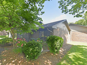Grand Rapids apartment for rent - landscaping at Springbrook Flats Apartments