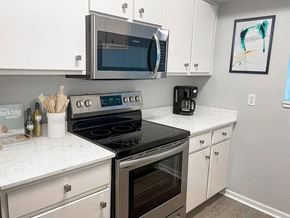 Norton Shores apartment for rent - kitchen with microwave and oven at shoreline landing apartments