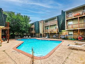 Ballwin townhouse for rent - a resort style pool at apartment building
