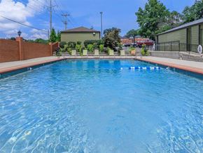 St. Louis townhouse for rent - the swimming pool at our apartments