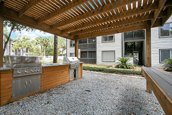 Bbq grill pavilion