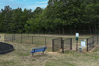 Leash free pet park