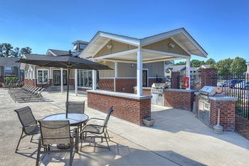 Sundeck and grilling area