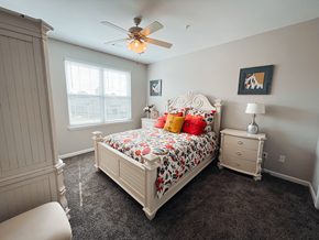 Scott Depot apartment for rent - A bedroom with a large bed and a ceiling fan.