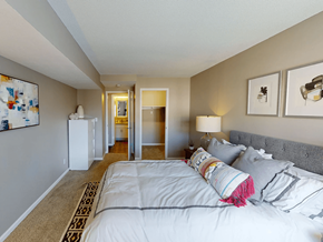 Creve Coeur apartment for rent - a bedroom with a bed and a ceiling with circles on it