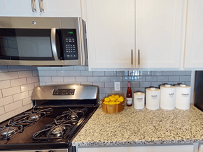 Creve Coeur apartment for rent - apartment kitchen with updated appliances