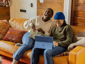 Chillicothe apartment for rent - Two people sitting on a couch with a laptop.