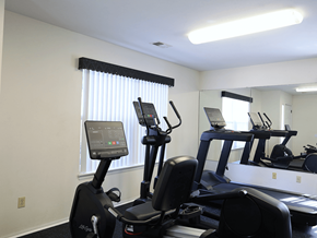 St. Louis townhouse for rent - gym at apartment complex