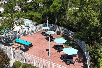 Expansive sundeck