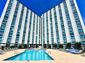 Louisville apartment for rent - swimming pool at icon Apartments