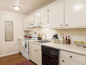 Fairborn townhouse for rent - spacious kitchen at Avalon Place