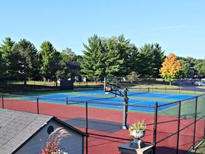 Grand Blanc apartment for rent - tennis courts at Fox Hill Glens apartments