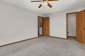 Derby apartment for rent - bedroom with ceiling fan