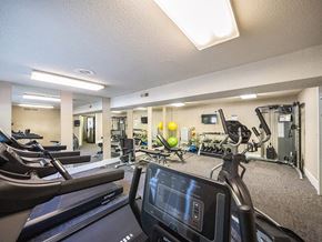 Middletown apartment for rent - well-equipped gym at bavarian woods apartments