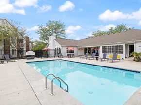 Toledo apartment for rent - swimming pool at apartment community