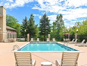 Waukegan apartment for rent - apartment complex with swimming pool