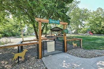 2 Pet parks