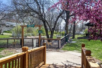 2 Pet parks