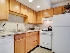 Affton townhouse for rent - dishwasher, oven, refrigerator at the villages at general grant apartments