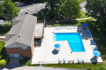 2 Outdoor swimming pools
