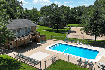 2 Outdoor swimming pools