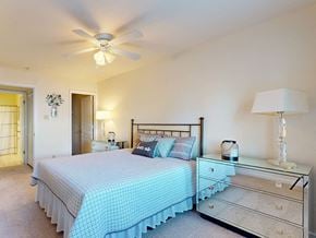 Affton apartment for rent - a bedroom with a ceiling fan