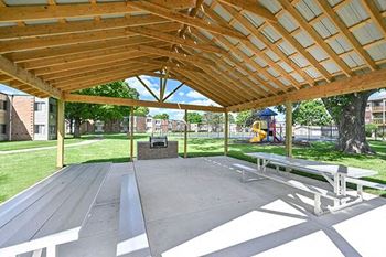 Outdoor grilling pavilion