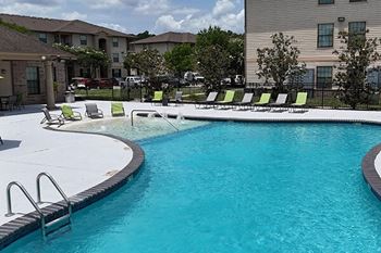 Zero-entry resort style pool