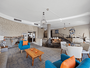 Louisville apartment for rent - leasing agents at icon Apartments