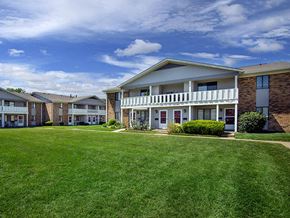 Evansville townhouse for rent - green space outside apartments at north park