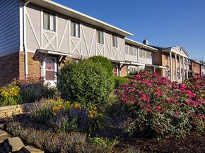 Evansville townhouse for rent - exterior of pet-friendly apartments