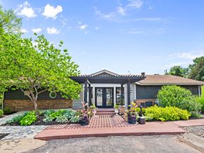 Kansas City townhouse for rent - leasing office at Prairie Walk