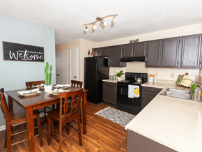 Burlington apartment for rent - Kitchen and Dining Area