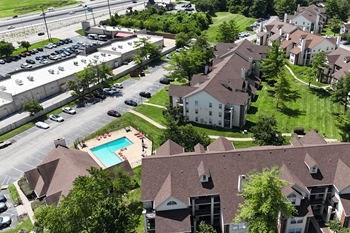 Close to shopping and dining and major st. Louis employers