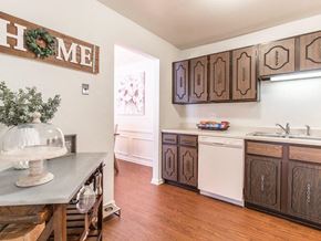 Grand Blanc apartment for rent - Fountain Pointe apartments kitchen