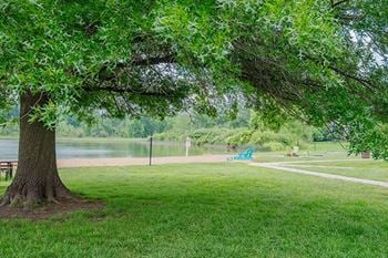 Large courtyard with picnic areas