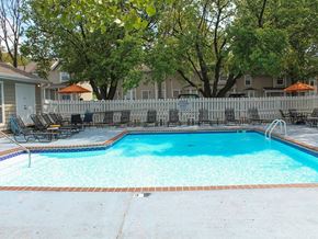 St. Louis townhouse for rent - apartments with swimming pool