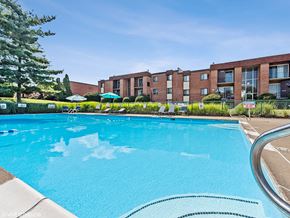 Florence apartment for rent - a large swimming pool with an apartment building in the background