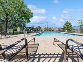 Cincinnati apartment for rent - swimming pool at apartments