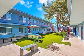 Las Vegas apartment for rent - Courtyard Lounge at The Neon Apartments, Nevada, 89106