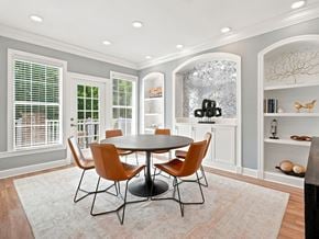 Birmingham apartment for rent - A dining room with a round table and chairs.