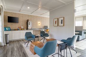 Murfreesboro apartment for rent - Cyber cafe with complimentary coffee machine and coworking spaces