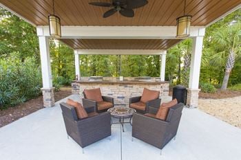 Outdoor lounge at hawthorne at murrayville