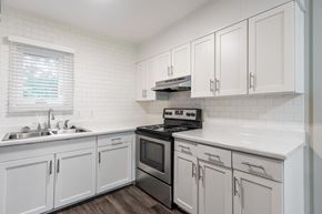 Huntsville apartment for rent - Kitchen with Stainless Steel Appliances