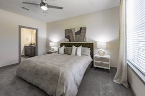 Vestavia Hills apartment for rent - A bedroom with a large bed and a ceiling fan.