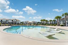 Hampstead apartment for rent - Saltwater Swimming Pool With Expansive Sundeck