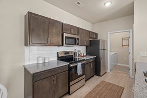 Hampstead apartment for rent - Custom Designed Kitchen With Stainless Steel Appliances And Granite Countertops