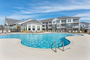 New Bern apartment for rent - Resort-Style Pool with Sun Shelf and Inset Seating